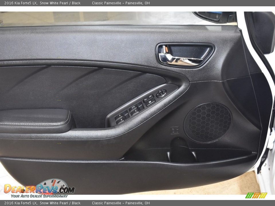 Door Panel of 2016 Kia Forte5 LX Photo #10