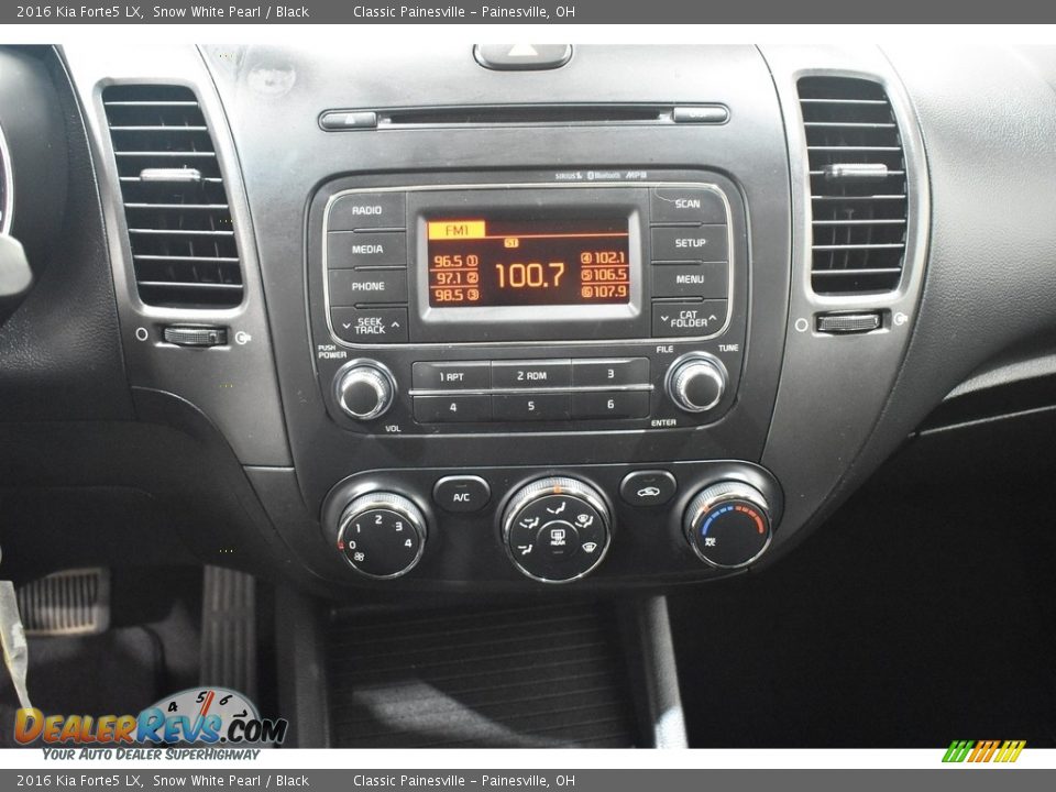 Controls of 2016 Kia Forte5 LX Photo #13