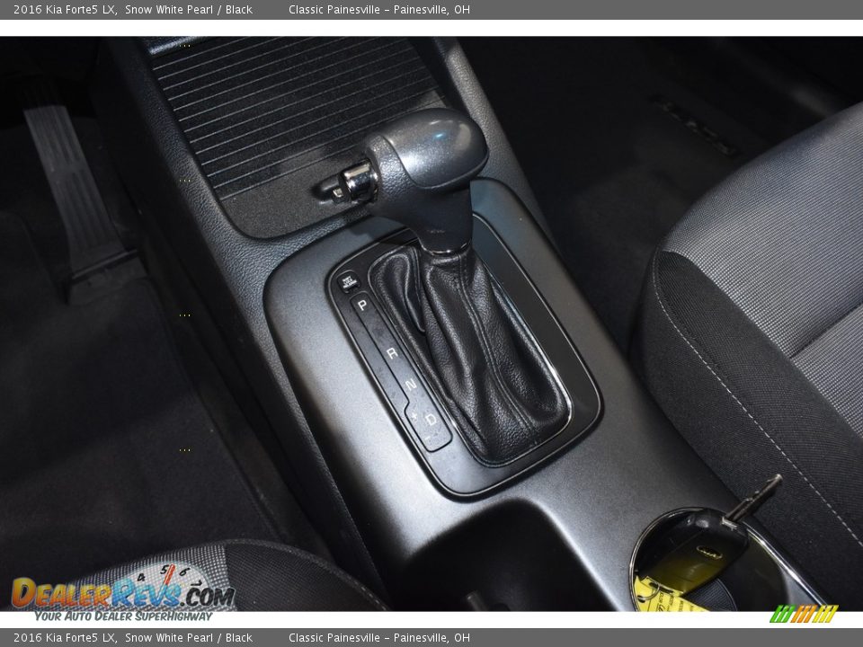 2016 Kia Forte5 LX Shifter Photo #14