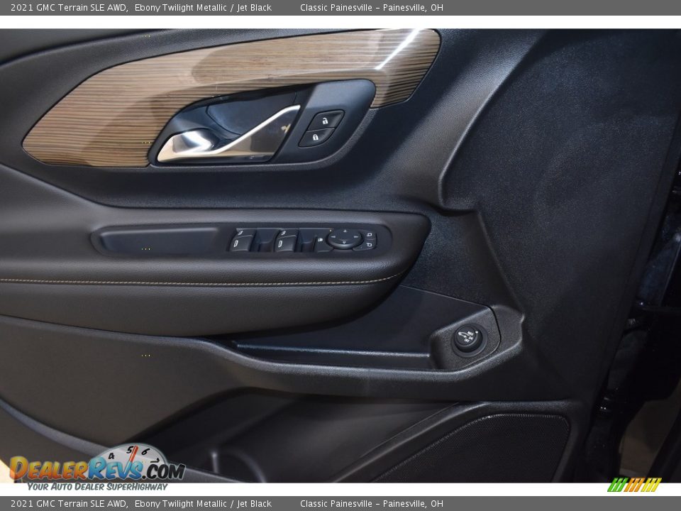 Door Panel of 2021 GMC Terrain SLE AWD Photo #9