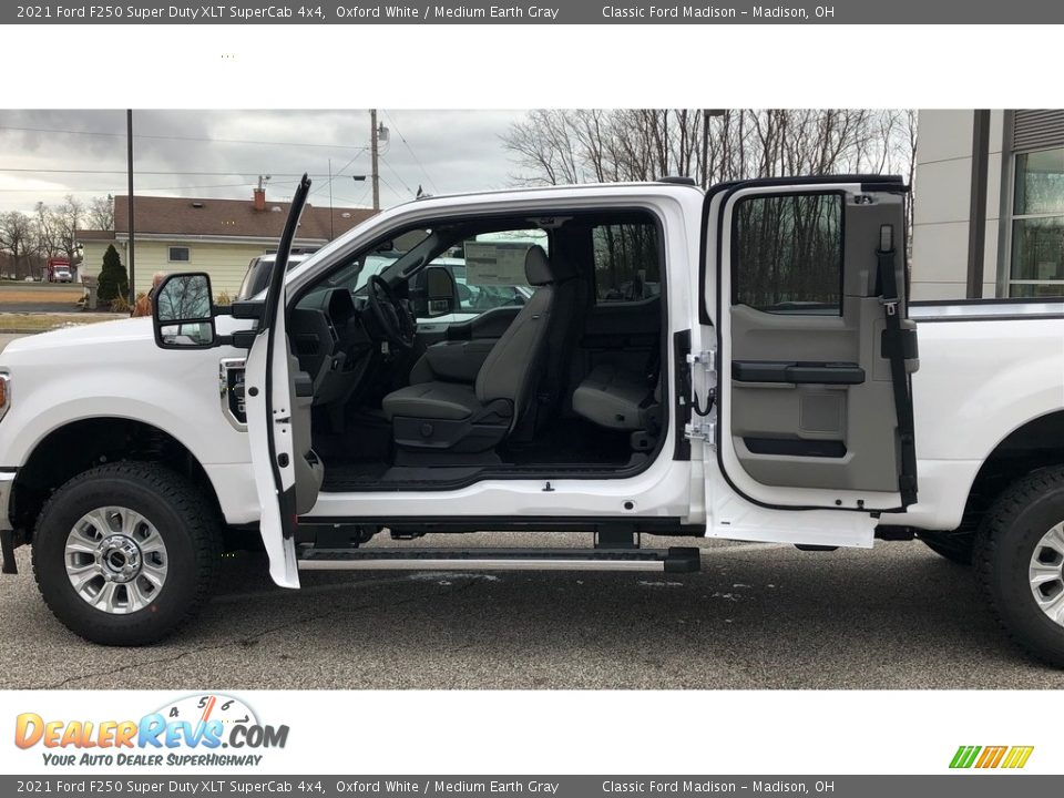 2021 Ford F250 Super Duty XLT SuperCab 4x4 Oxford White / Medium Earth Gray Photo #3