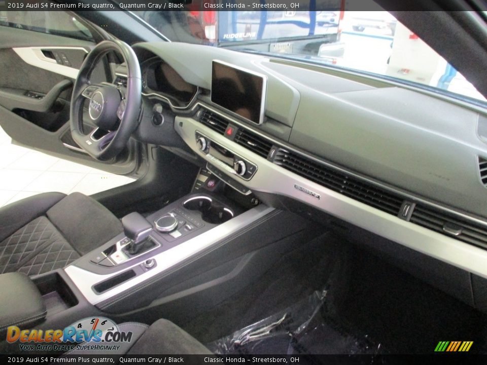 Dashboard of 2019 Audi S4 Premium Plus quattro Photo #15