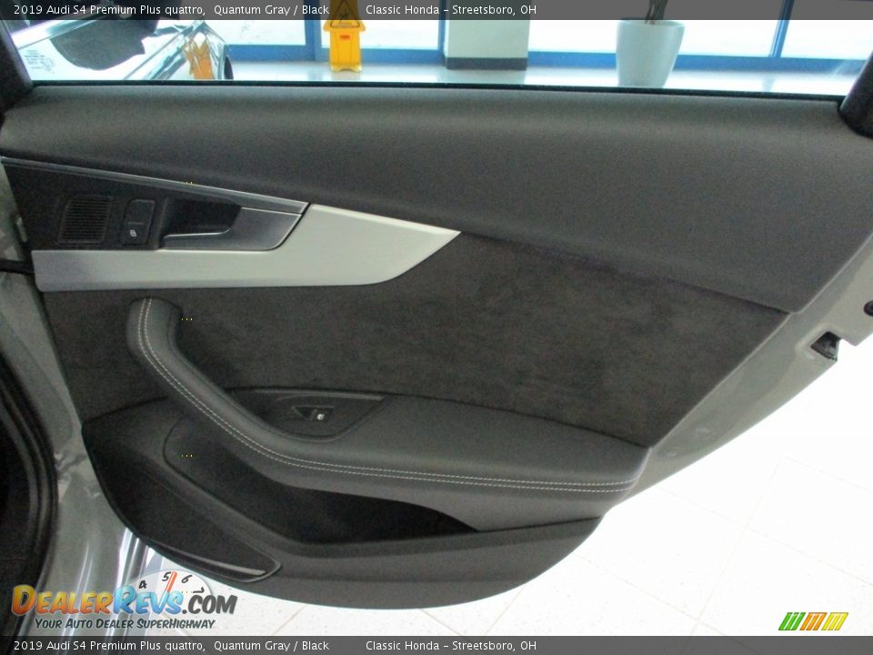 Door Panel of 2019 Audi S4 Premium Plus quattro Photo #18