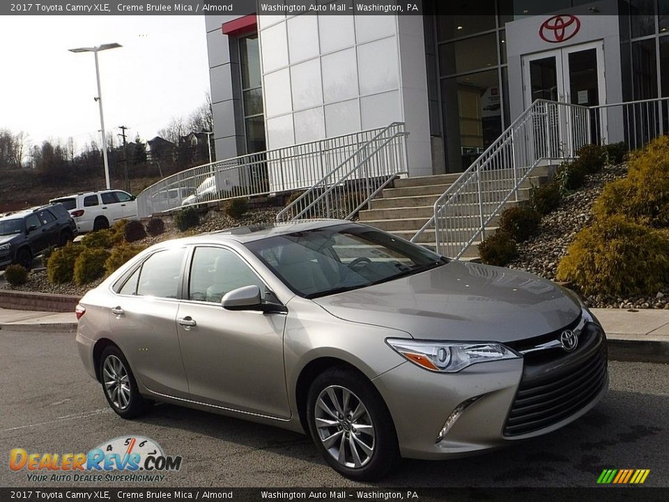 2017 Toyota Camry XLE Creme Brulee Mica / Almond Photo #1