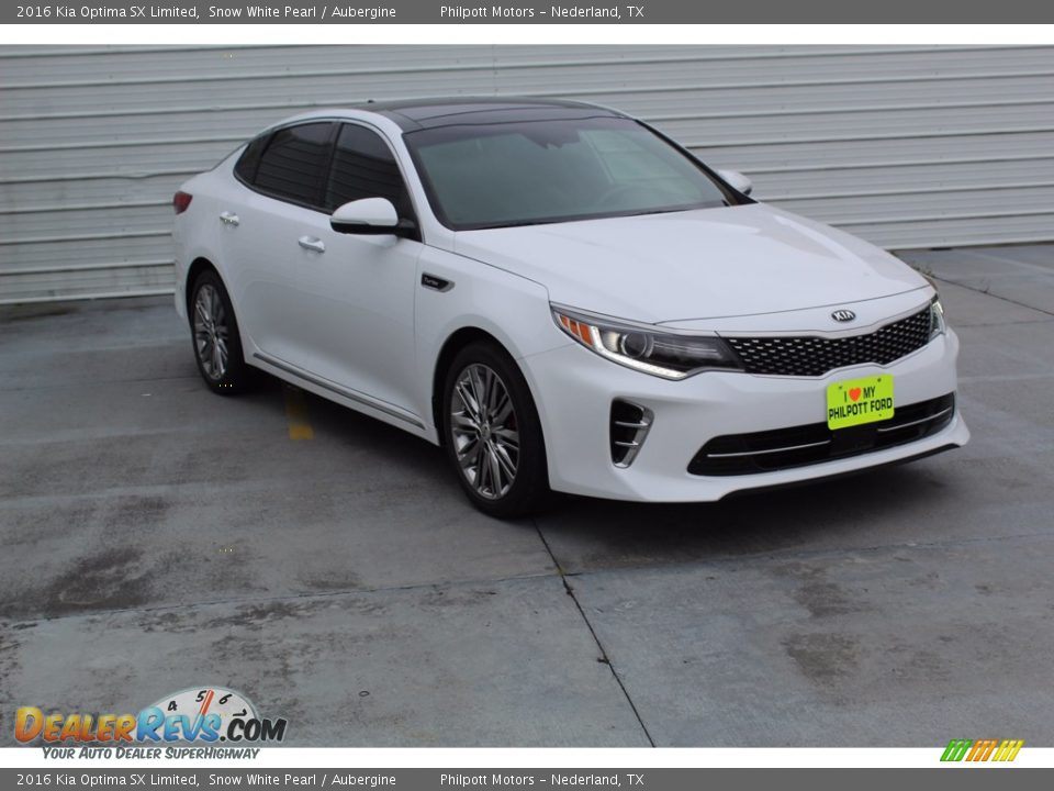 Front 3/4 View of 2016 Kia Optima SX Limited Photo #2