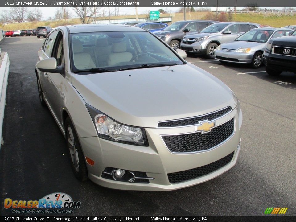 Front 3/4 View of 2013 Chevrolet Cruze LT Photo #7