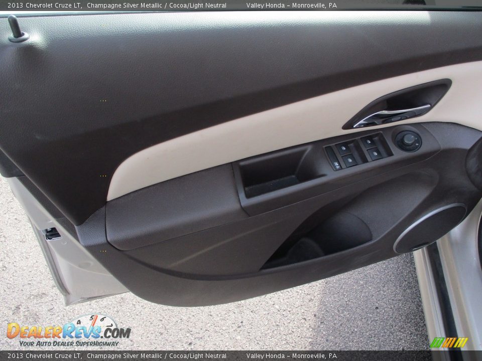 Door Panel of 2013 Chevrolet Cruze LT Photo #10