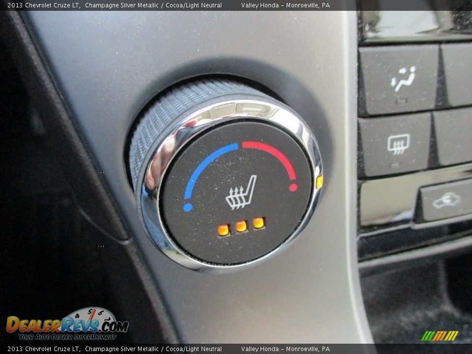 Controls of 2013 Chevrolet Cruze LT Photo #16