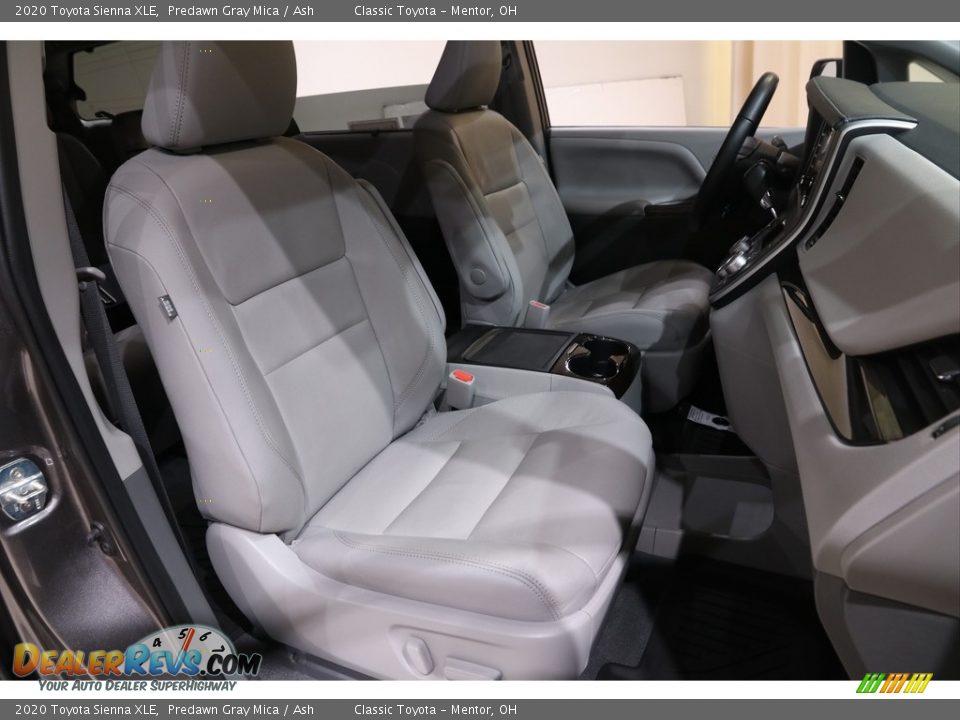 2020 Toyota Sienna XLE Predawn Gray Mica / Ash Photo #18