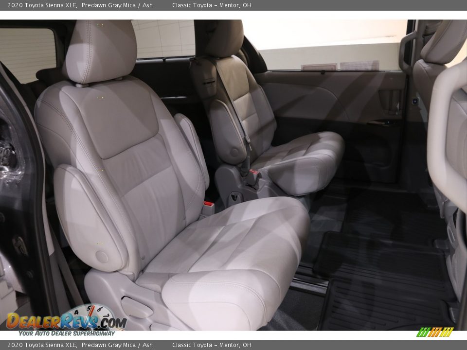 2020 Toyota Sienna XLE Predawn Gray Mica / Ash Photo #19