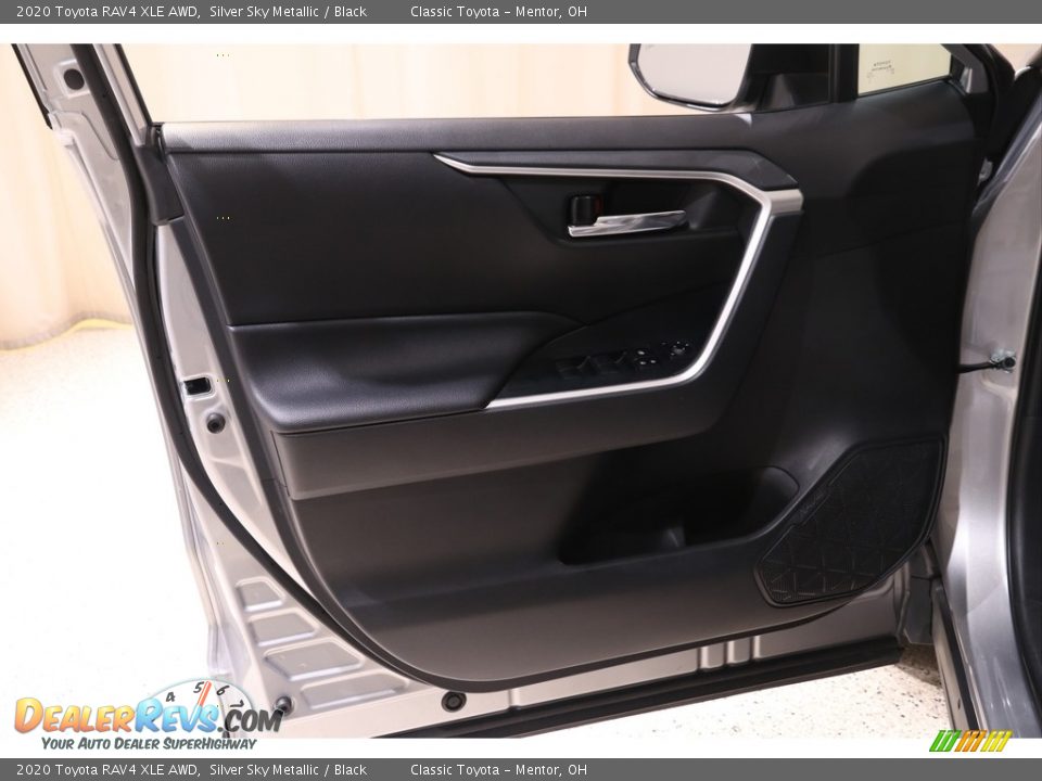 2020 Toyota RAV4 XLE AWD Silver Sky Metallic / Black Photo #4