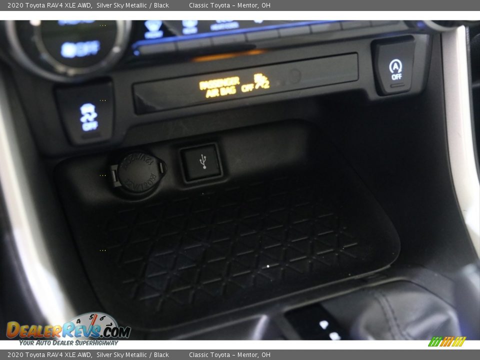 2020 Toyota RAV4 XLE AWD Silver Sky Metallic / Black Photo #17