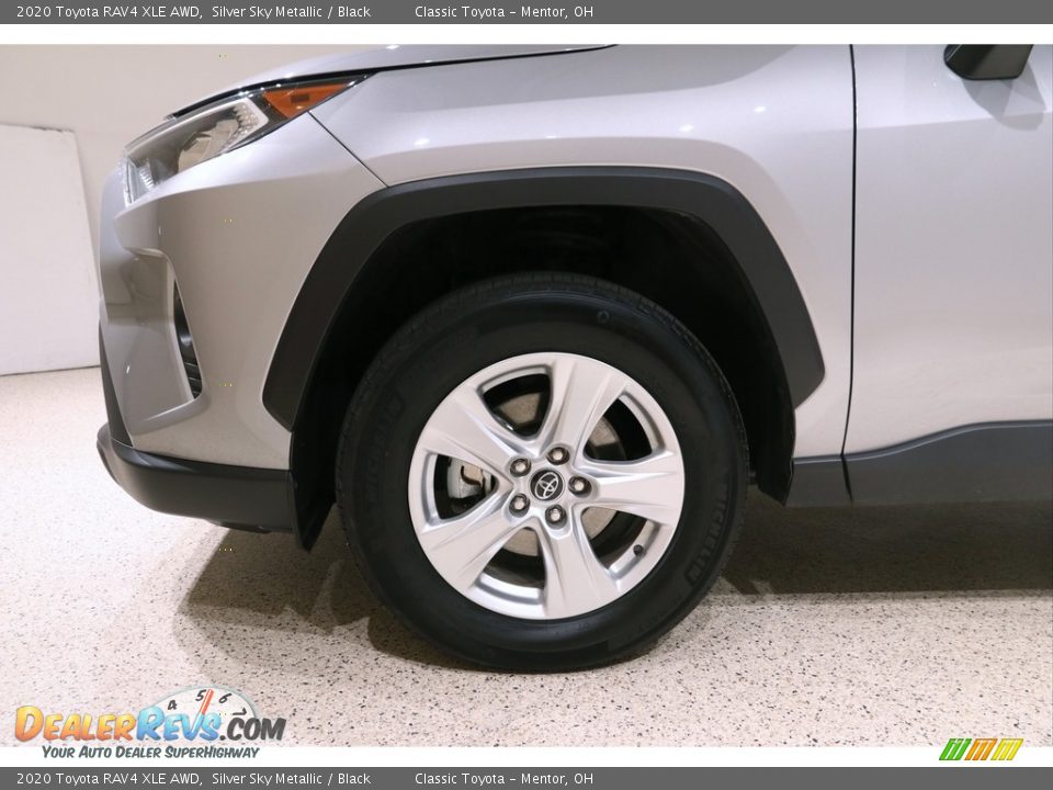 2020 Toyota RAV4 XLE AWD Silver Sky Metallic / Black Photo #25