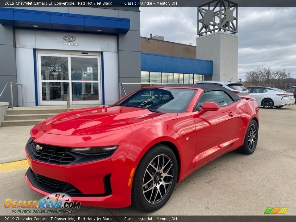 Front 3/4 View of 2019 Chevrolet Camaro LT Convertible Photo #1
