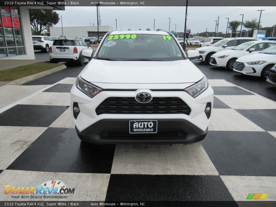 2019 Toyota RAV4 XLE Super White / Black Photo #2