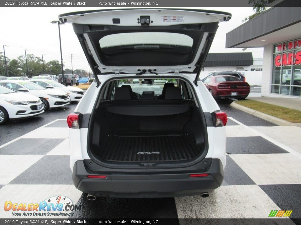 2019 Toyota RAV4 XLE Super White / Black Photo #5