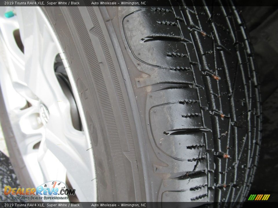 2019 Toyota RAV4 XLE Super White / Black Photo #8