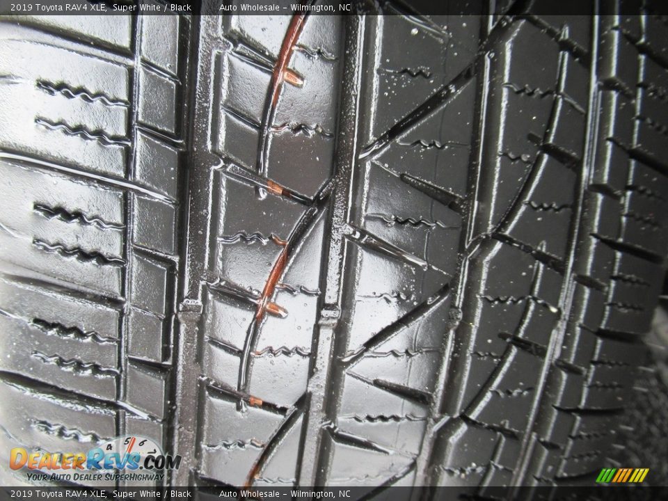 2019 Toyota RAV4 XLE Super White / Black Photo #9