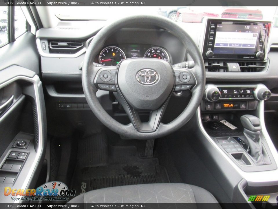 2019 Toyota RAV4 XLE Super White / Black Photo #15