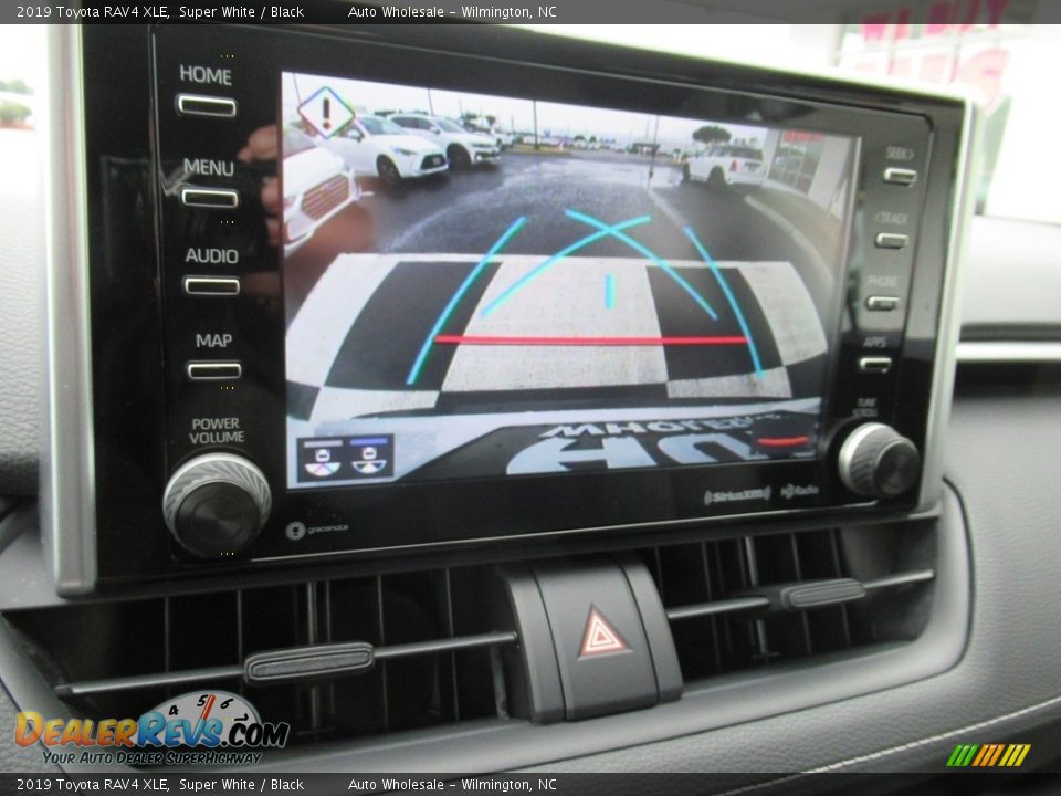 2019 Toyota RAV4 XLE Super White / Black Photo #18