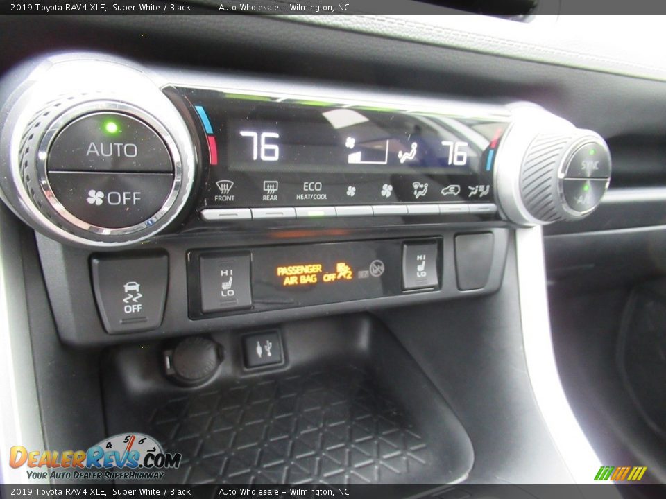 2019 Toyota RAV4 XLE Super White / Black Photo #19