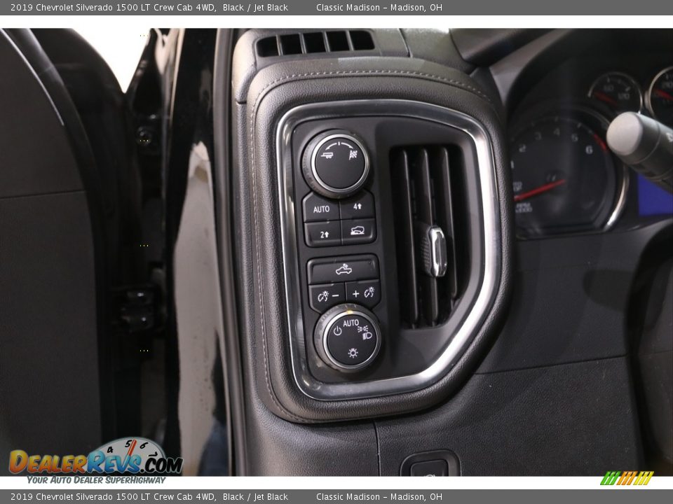 Controls of 2019 Chevrolet Silverado 1500 LT Crew Cab 4WD Photo #5