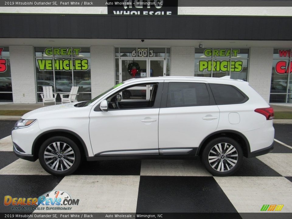 2019 Mitsubishi Outlander SE Pearl White / Black Photo #1