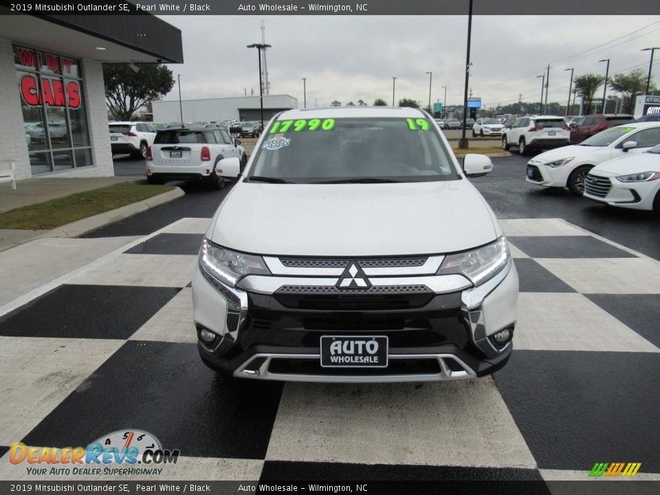 2019 Mitsubishi Outlander SE Pearl White / Black Photo #2
