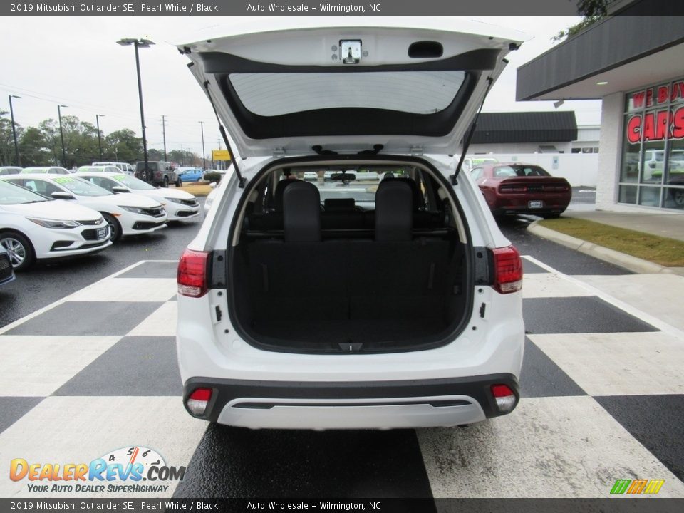 2019 Mitsubishi Outlander SE Pearl White / Black Photo #5