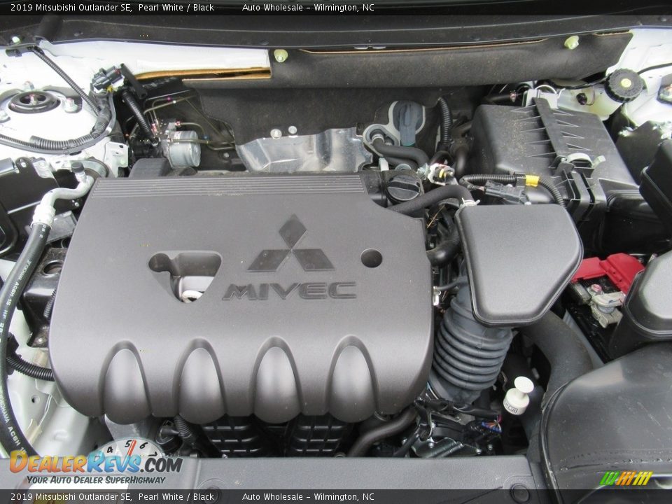 2019 Mitsubishi Outlander SE Pearl White / Black Photo #6