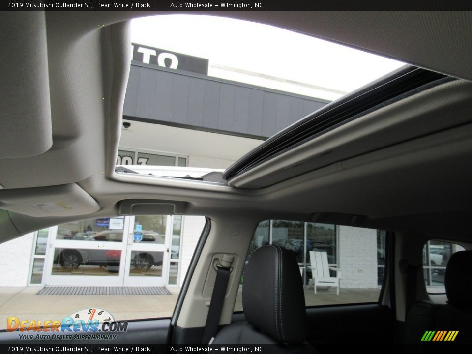 2019 Mitsubishi Outlander SE Pearl White / Black Photo #11