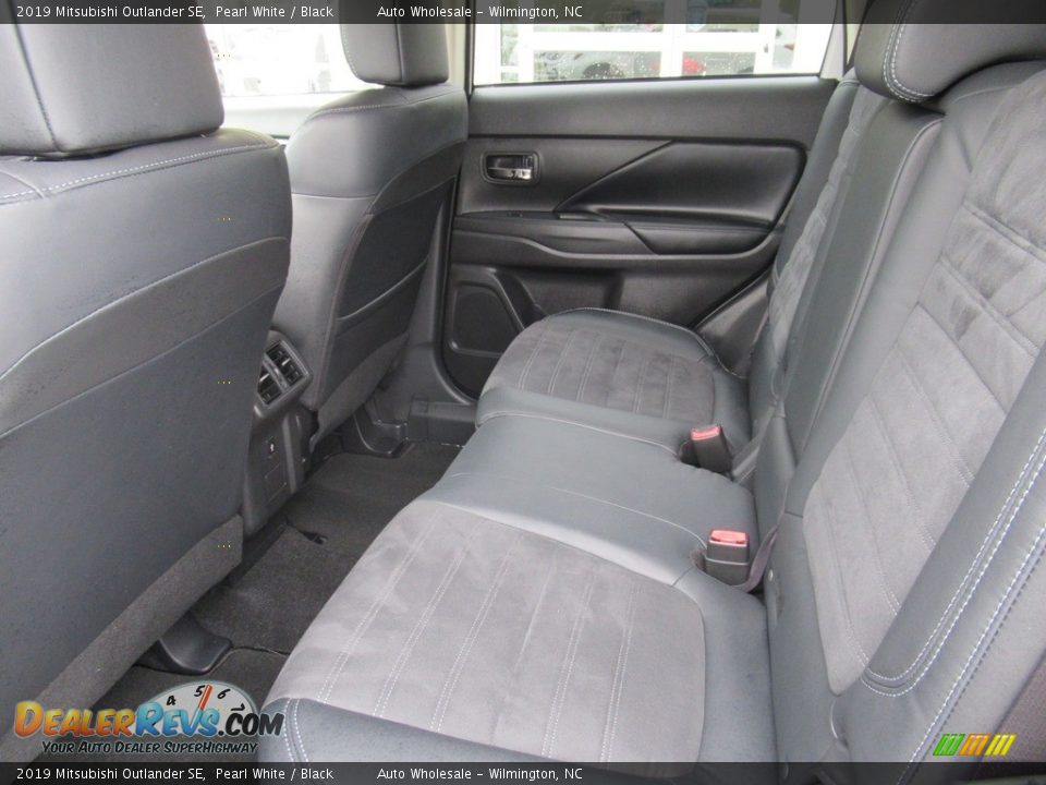 2019 Mitsubishi Outlander SE Pearl White / Black Photo #12