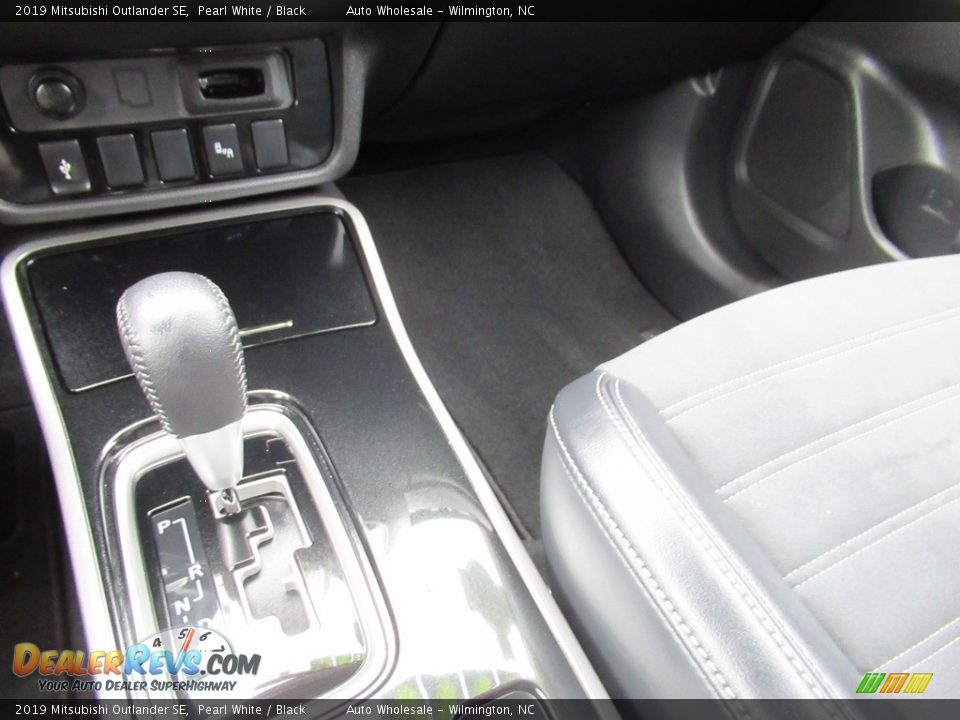 2019 Mitsubishi Outlander SE Pearl White / Black Photo #19