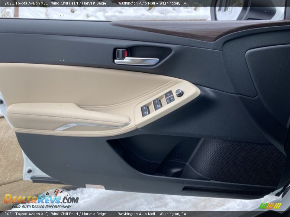 Door Panel of 2021 Toyota Avalon XLE Photo #20