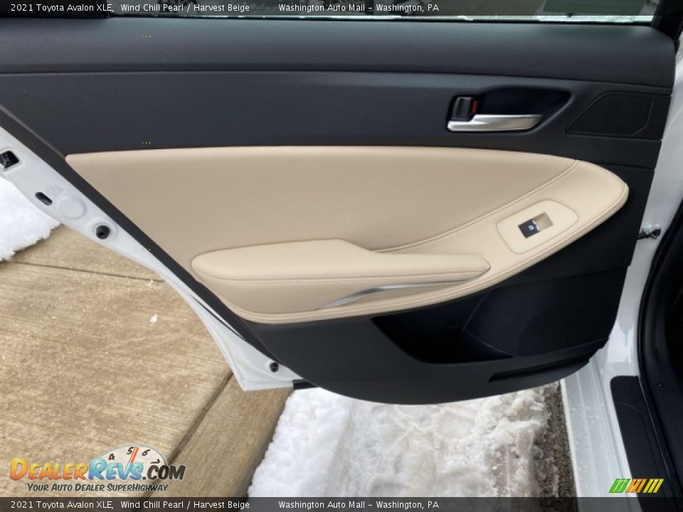 Door Panel of 2021 Toyota Avalon XLE Photo #26