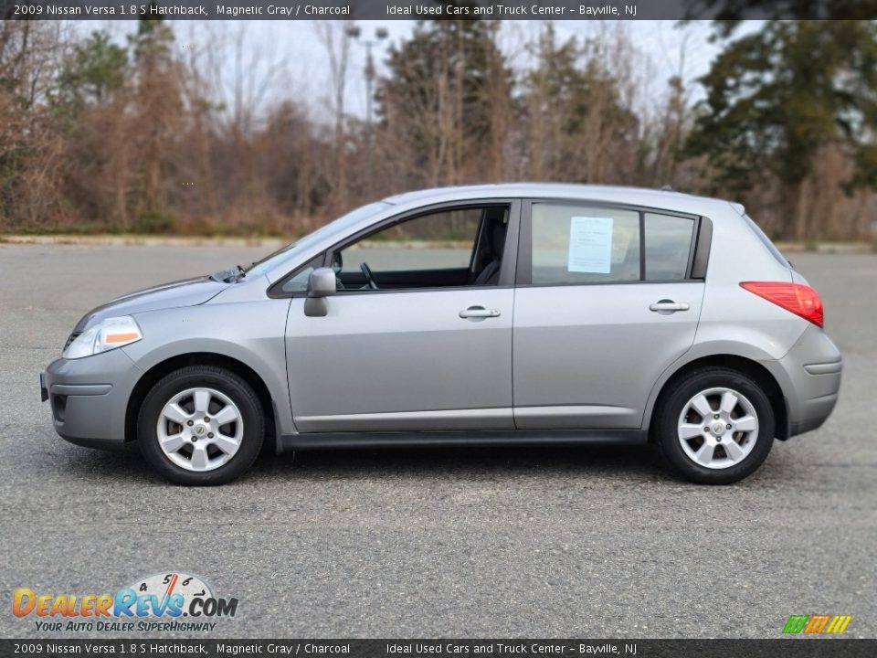 2009 Nissan Versa 1.8 S Hatchback Magnetic Gray / Charcoal Photo #2