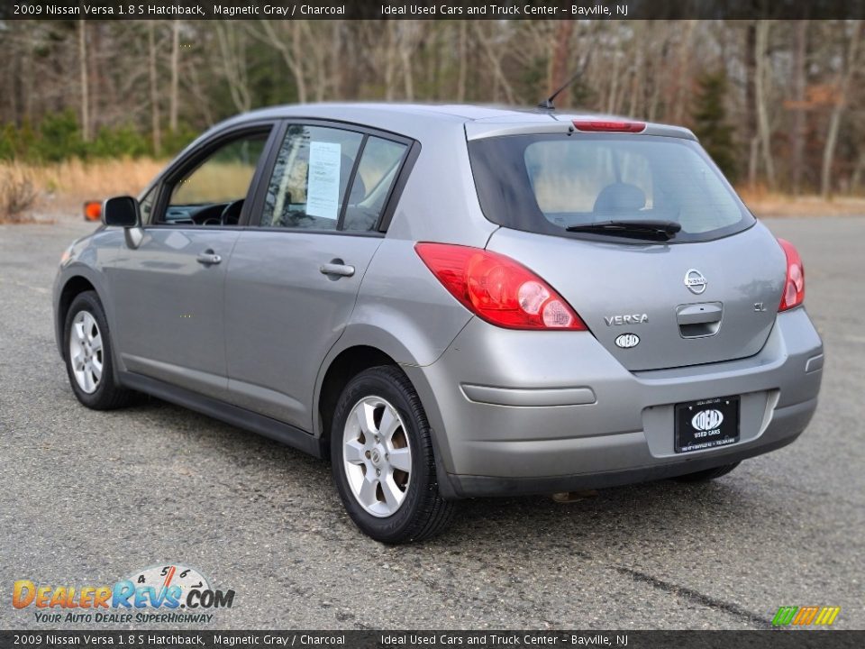 2009 Nissan Versa 1.8 S Hatchback Magnetic Gray / Charcoal Photo #3