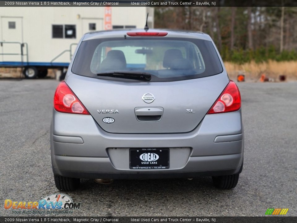 2009 Nissan Versa 1.8 S Hatchback Magnetic Gray / Charcoal Photo #4