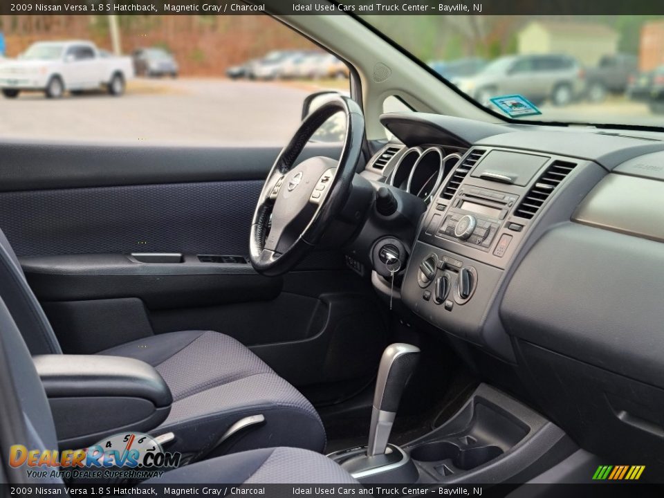 2009 Nissan Versa 1.8 S Hatchback Magnetic Gray / Charcoal Photo #10
