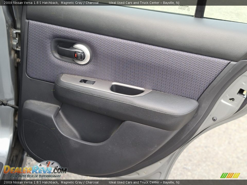 2009 Nissan Versa 1.8 S Hatchback Magnetic Gray / Charcoal Photo #17