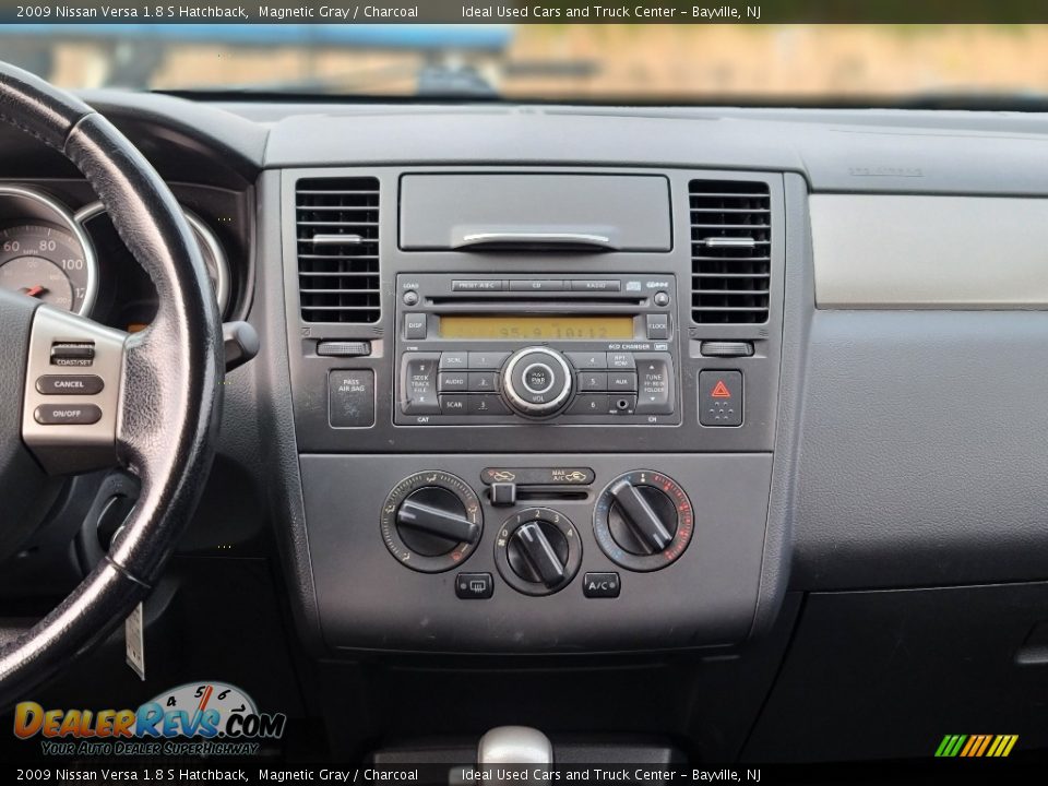 2009 Nissan Versa 1.8 S Hatchback Magnetic Gray / Charcoal Photo #21
