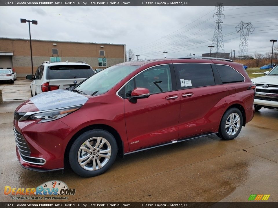Front 3/4 View of 2021 Toyota Sienna Platinum AWD Hybrid Photo #1