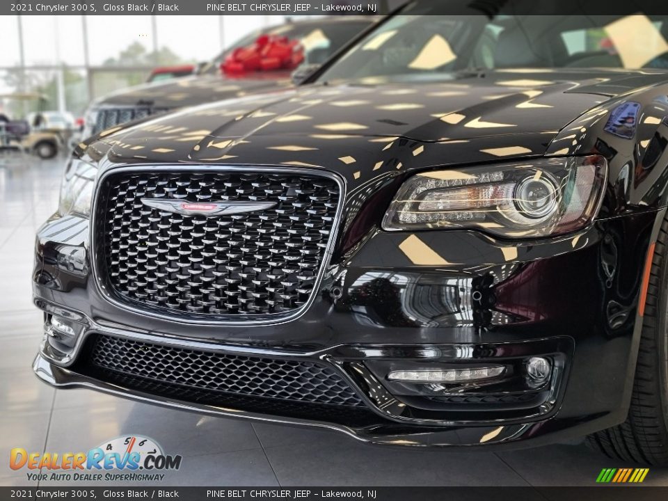 2021 Chrysler 300 S Gloss Black / Black Photo #4