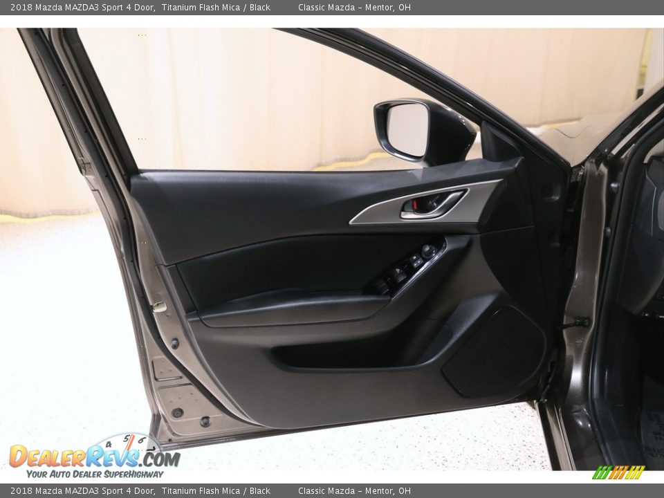 2018 Mazda MAZDA3 Sport 4 Door Titanium Flash Mica / Black Photo #4