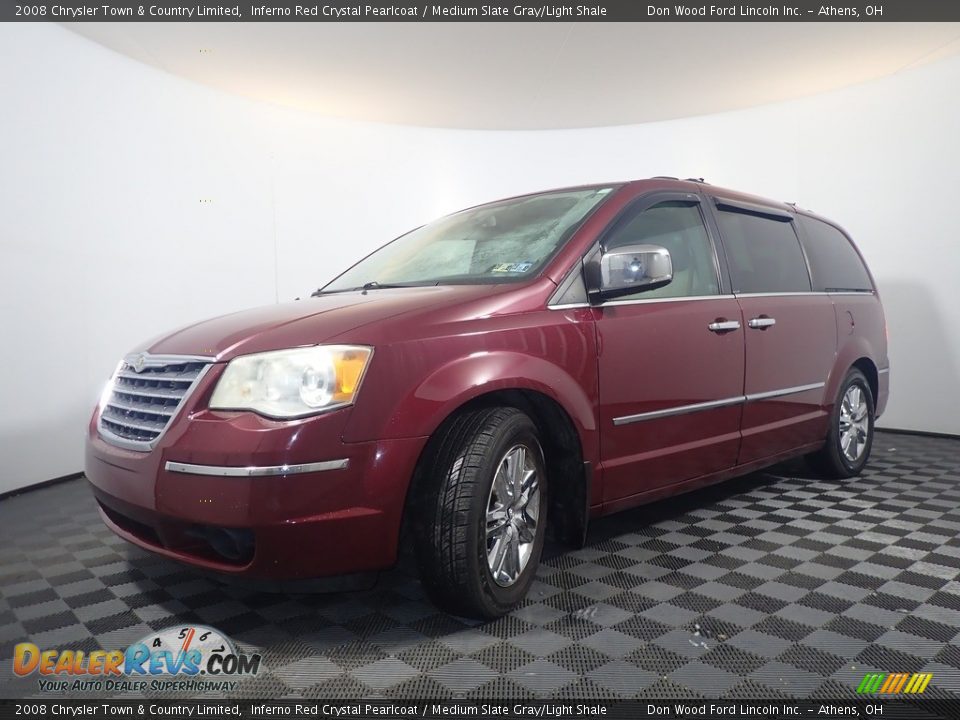 2008 Chrysler Town & Country Limited Inferno Red Crystal Pearlcoat / Medium Slate Gray/Light Shale Photo #9