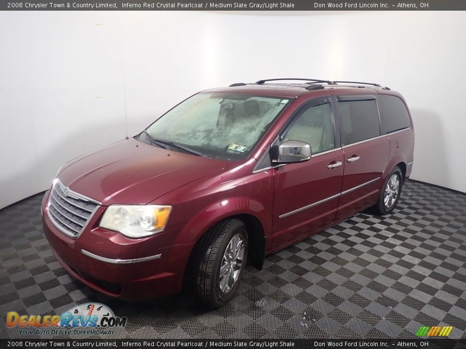 2008 Chrysler Town & Country Limited Inferno Red Crystal Pearlcoat / Medium Slate Gray/Light Shale Photo #10
