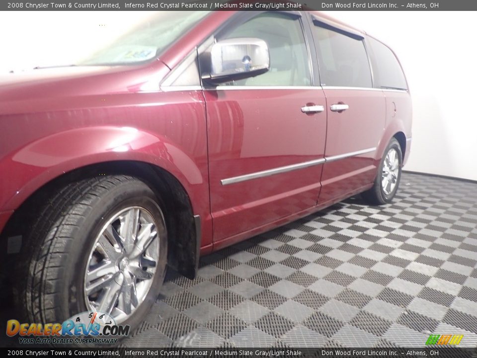 2008 Chrysler Town & Country Limited Inferno Red Crystal Pearlcoat / Medium Slate Gray/Light Shale Photo #11