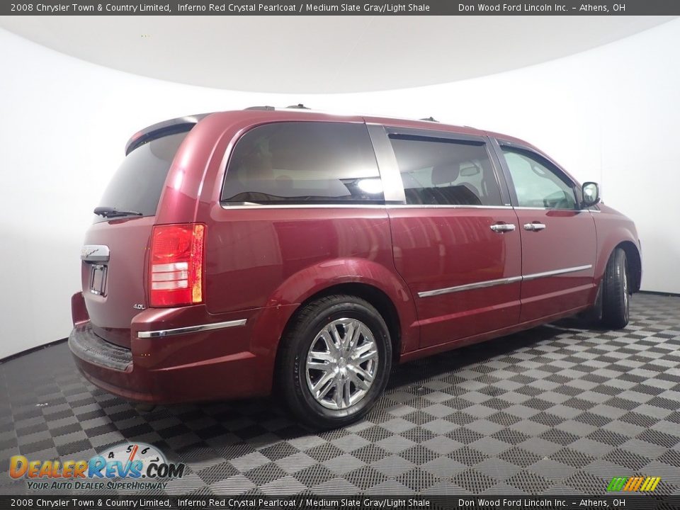 2008 Chrysler Town & Country Limited Inferno Red Crystal Pearlcoat / Medium Slate Gray/Light Shale Photo #18