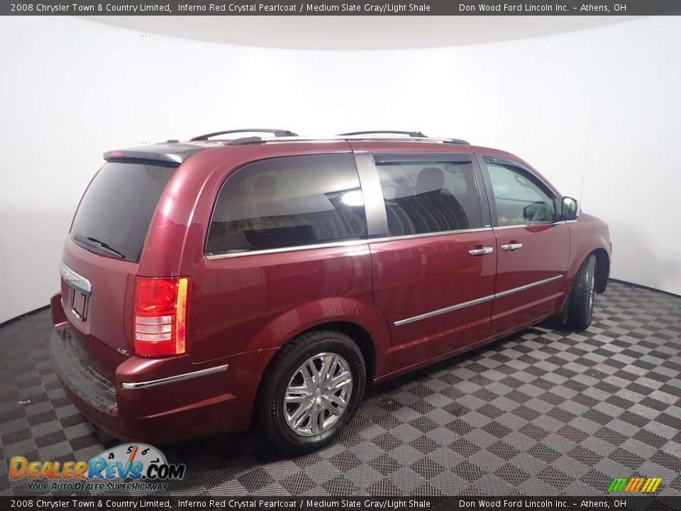 2008 Chrysler Town & Country Limited Inferno Red Crystal Pearlcoat / Medium Slate Gray/Light Shale Photo #19
