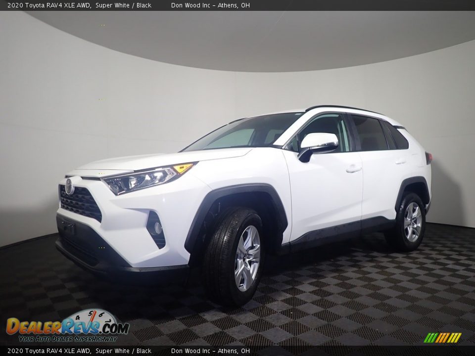 2020 Toyota RAV4 XLE AWD Super White / Black Photo #10
